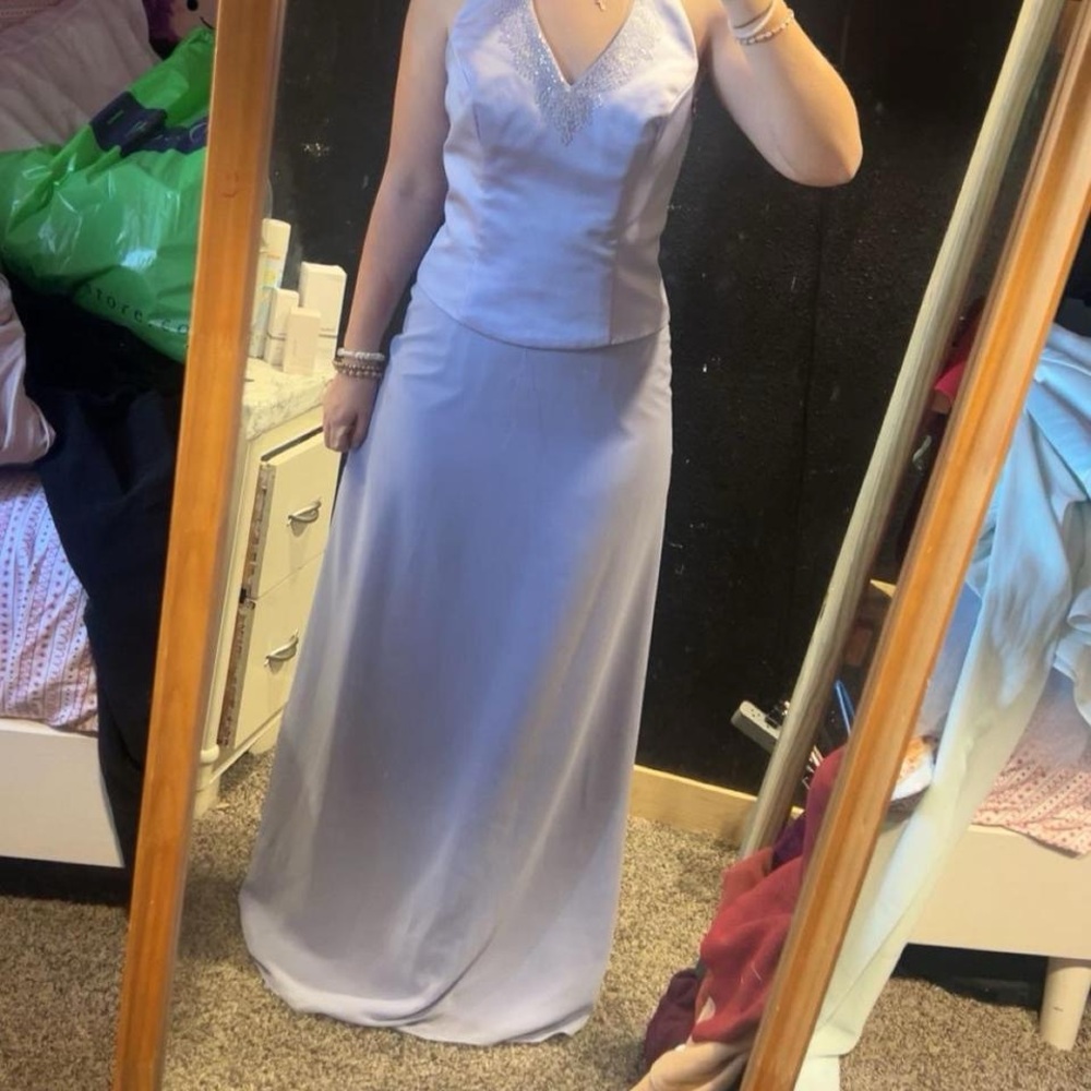 Elegant Lavender V-Neck Evening Gown